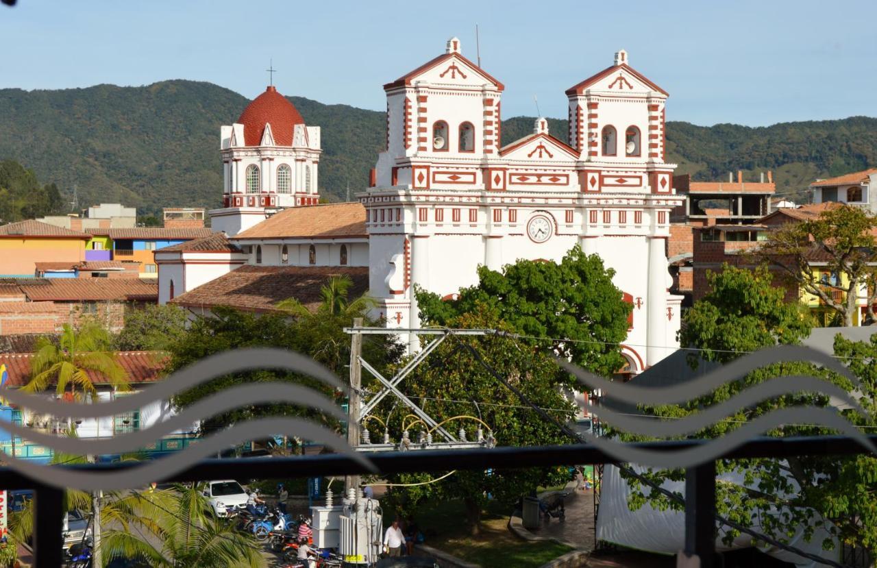 Hotel Guatatur Guatapé 外观 照片